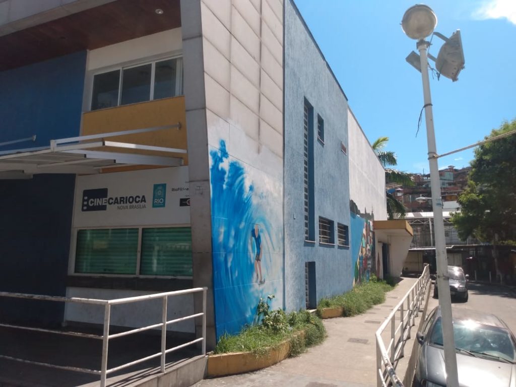 O CineCarioca Nova Brasília, primeiro cinema instalado em uma comunidade no Rio, se prepara para voltar às atividades